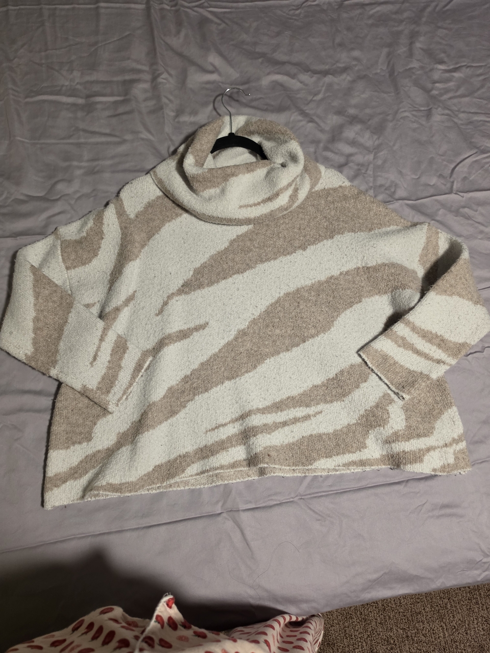 Cozy Neutral Zebra-Print Turtleneck Sweater - Cream & Tan